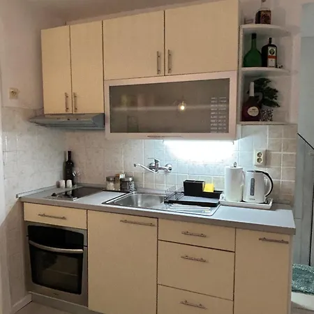 Angie Gasthuis Korčula